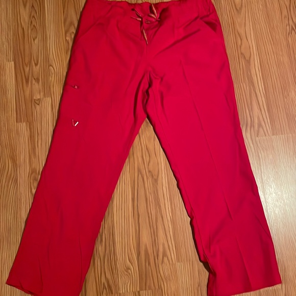 Red scrub pants by activate 4-way stretch. Excellent condition lots of pockets - Picture 1 of 3